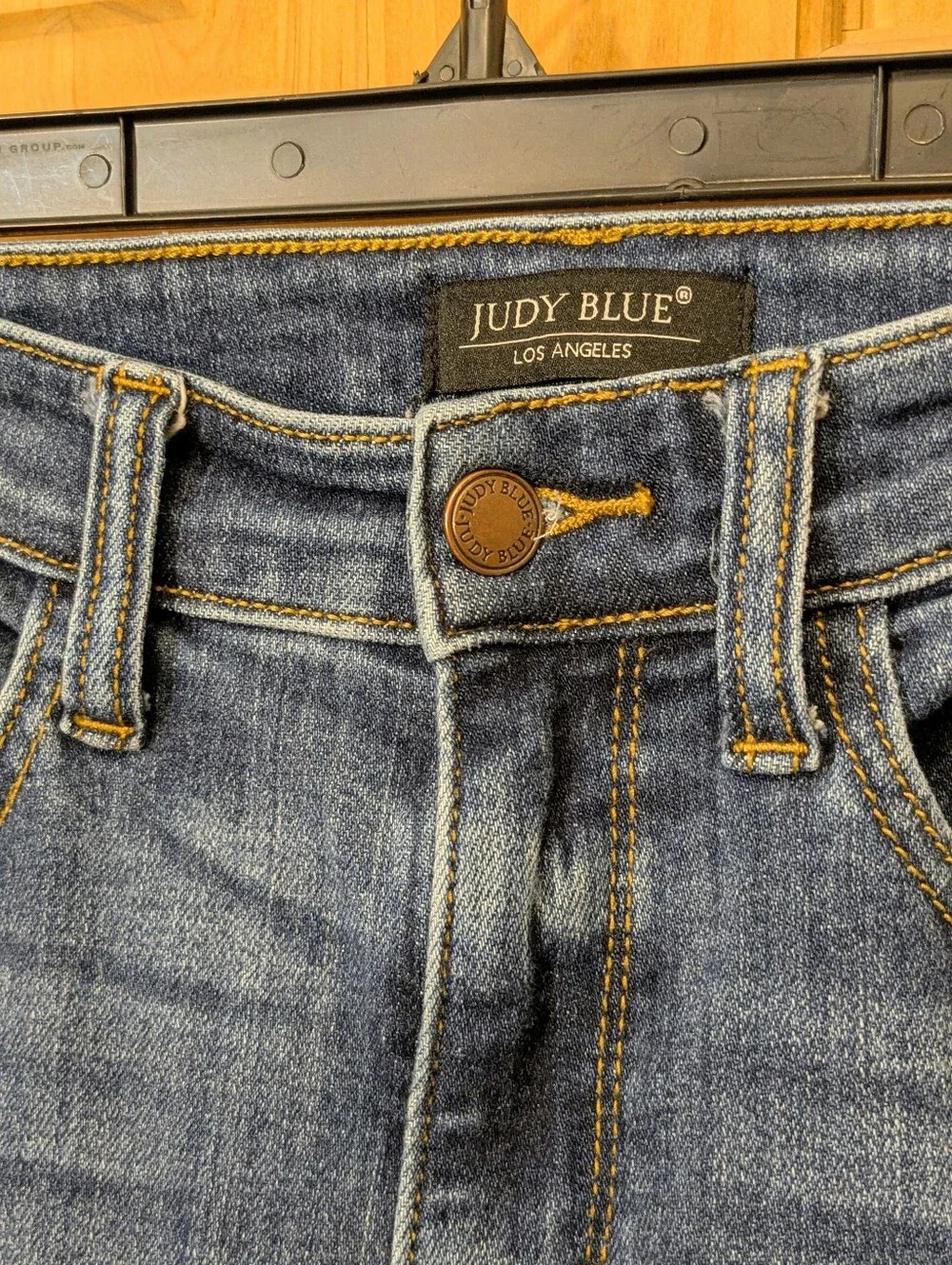 Judy Blue Skinny Fit Jeans Medium Wash Raw Hem Sz 5/28 JB82252MD Whiskers Denim
